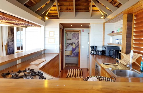 Maharepa House | Beautiful seaside wooden villa in Moorea. 3 bedrooms, 2 bathrooms. Sleeps 6