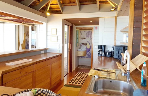 Maharepa House | Beautiful seaside wooden villa in Moorea. 3 bedrooms, 2 bathrooms. Sleeps 6