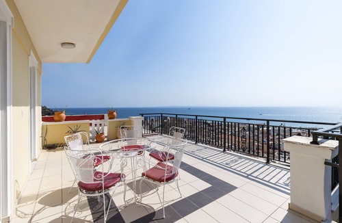 Zakynthos Town Villa | Beautiful three-level 3 bedroom holiday home
