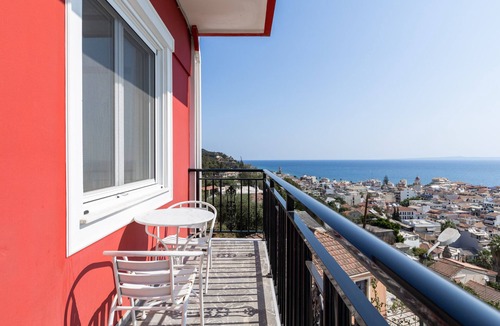 Zakynthos Town Villa | Beautiful three-level 3 bedroom holiday home