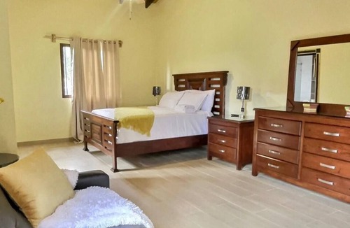 La Joya House | Beautiful villa perfect for a family getaway with POOL AND JACCUZZI