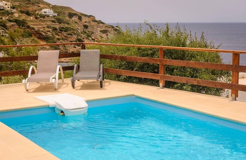 Kini House | Beautiful villa with pool, directly at the sea, wifi, 8 pers. | Syros, Kyklades