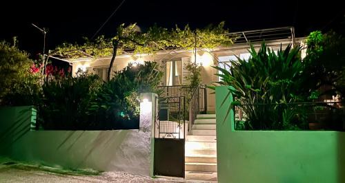 Bekatorata House | Bee Home - Holiday Cottage