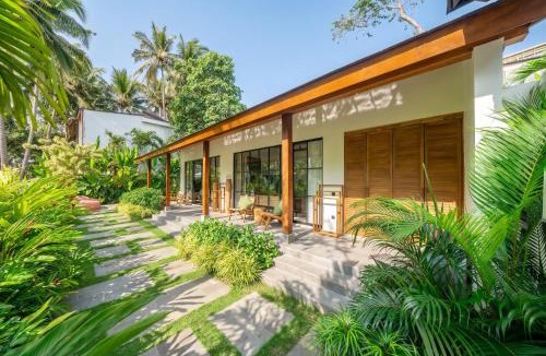 Petulu Villa | Bergamo by DH - Palm Tree Escape with Pool & Spacious Patio