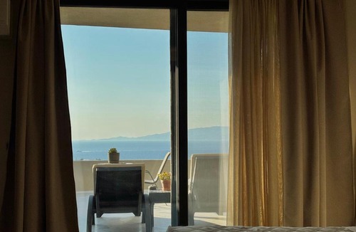 Kamari Apartment | Bevimar Suites with Private Pool and Non Heated Jacuzzi