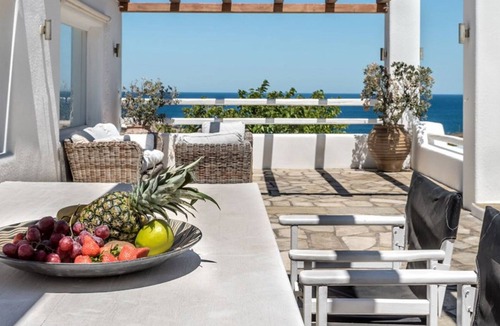 Kamari Villa | BH602 - C - Villa Santorini /coordinates: 36.439803, 25.446853