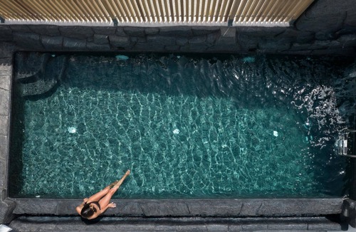 Karterados Villa | Black occhio villa Santorini