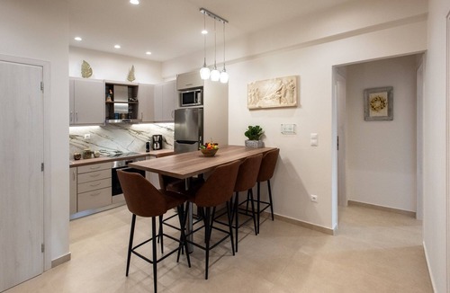 Koukaki Apartment | Blue Ark Acropolis Compass