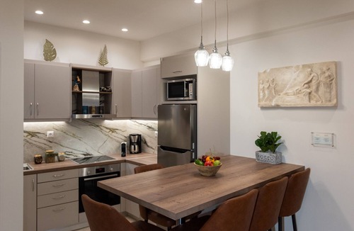 Koukaki Apartment | Blue Ark Acropolis Compass