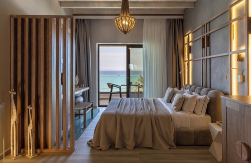 Pefkochori Hotel | Blue Carpet Luxury Suites