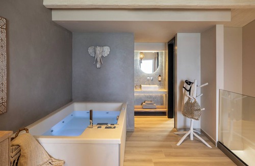 Pefkochori Hotel | Blue Carpet Luxury Suites
