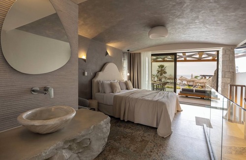 Pefkochori Hotel | Blue Carpet Luxury Suites