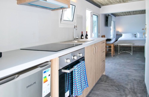Kamari House | BLUE DAWN PRIVATE LUXURY SUITE