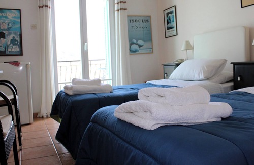 Ydrousa House | Blue Dolphin