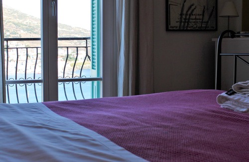 Ydrousa House | Blue Dolphin