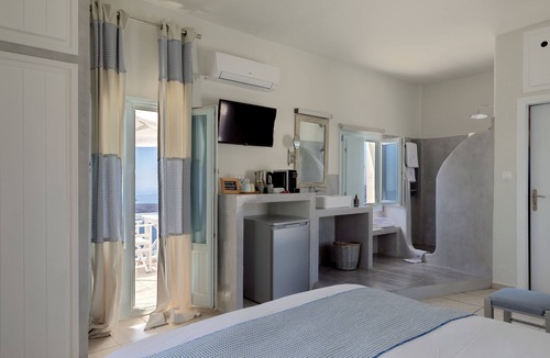 Firostefani Hotel | Blue Dolphins Apartments & Suites