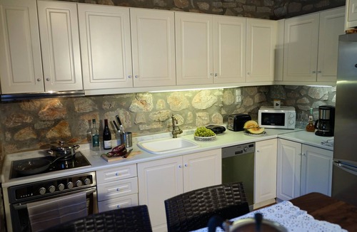 Krotiri House | Blue Paradise: Comfy Beach Villa walking distance to the sea/pool access