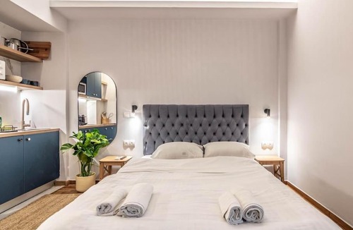 Ampelokipoi Apartment | Blue Truffle