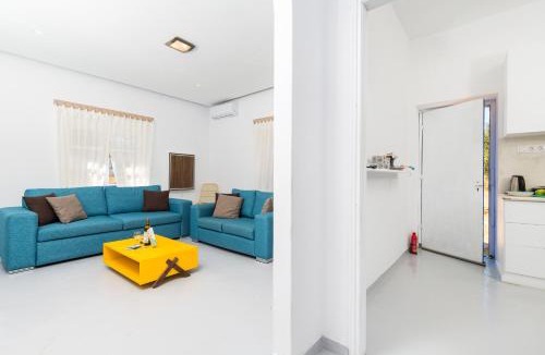Drios Apartment | Blue Violet Apartment
