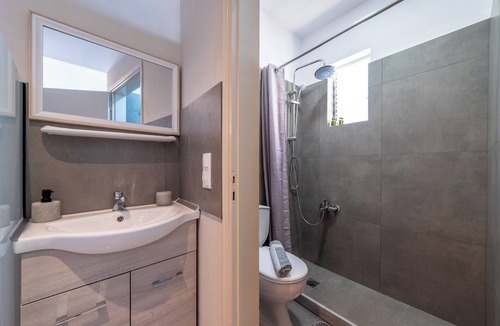 Ixia House | Blue Wave Suites - Ixia