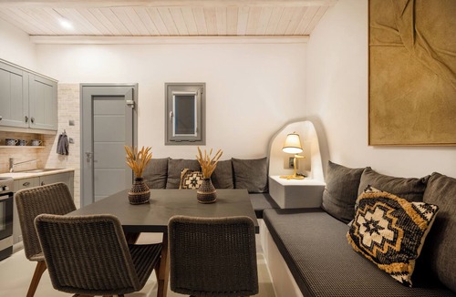 Drios Hotel | Blue Waves Suites & Apartments To Kyma