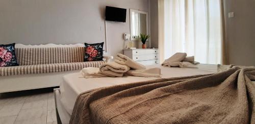 Poros Apartment | blue & white askeli studios
