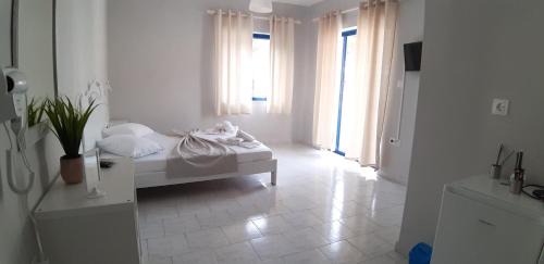 Poros Apartment | blue & white askeli studios