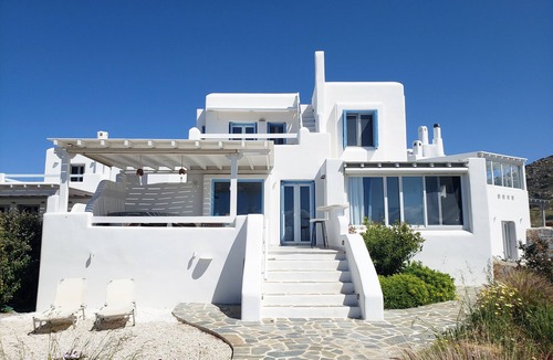 Mikri Vigla House | Blueberry Villa: 3 bedrooms + Hot tub, stunning beach view, sleeps 6