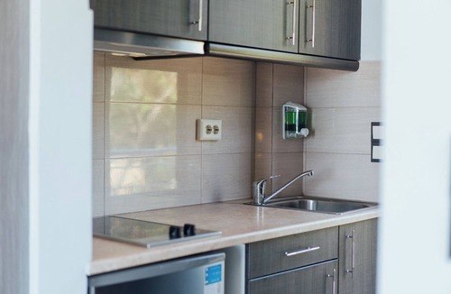 Plomari Hotel | BlueWaves Studios and Villas