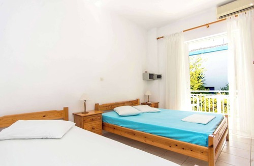 Kerameies Apartment | BlueWhite Studio - Haven by the Pool