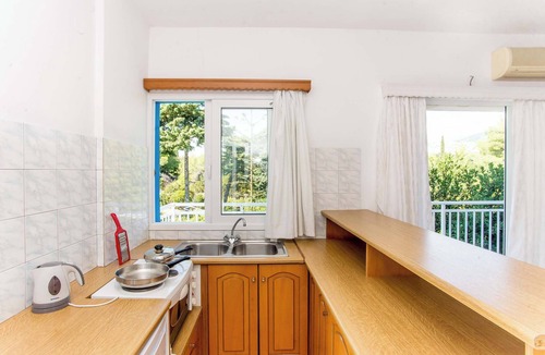 Kerameies Apartment | BlueWhite Studio - Mountain Scene by the Pool