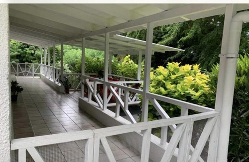 Nunue House | Bora Red Hibiscus Lodge