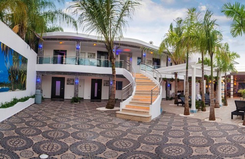 Villas Ana Maria Villa | Brand New Luxury 14BD Party Villa, steps from Clubs/Beaches!