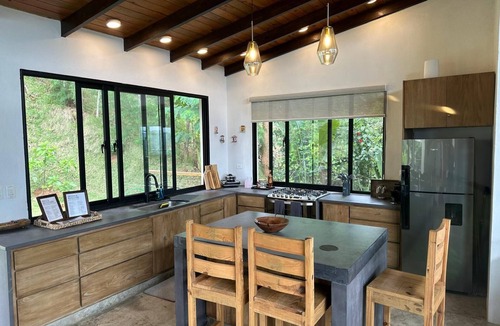 Jarabacoa Villa | Breathtaking Mountain Views, Spacious 4 Bed Home, Jacuzzi & Close to Town
