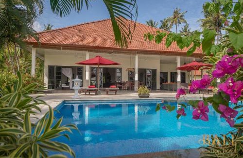 Kalisada Villa | Breathtaking oceanfront 3BR Villa with infinity pool!