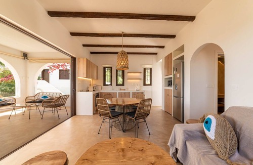 Kontos Apartment | Breathtaking Sea View With Jacuzzi for Couples and Families