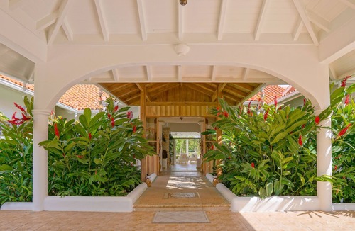 Los Mangos Villa | Breathtaking Villa Overlooking Golf Course Within Walking Distance to Beach