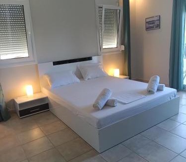 Haniotis House | Bright New Garden