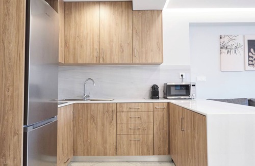Plaka Apartment | Bright space downtown with street and park view near Acropolis