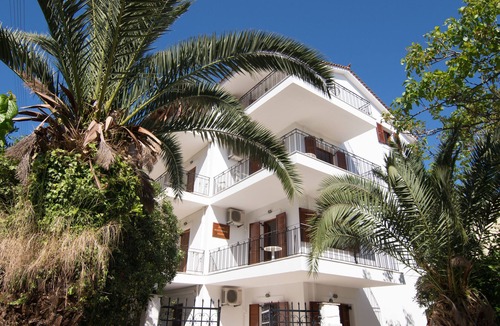 Poros Apartment | bright, splendid house