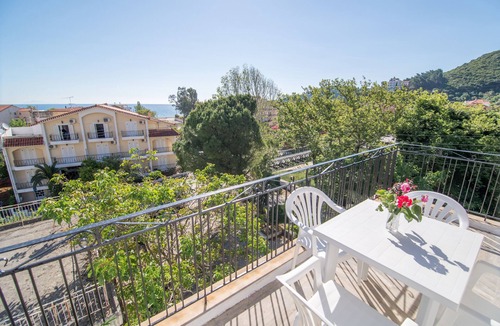 Poros Apartment | bright, splendid house