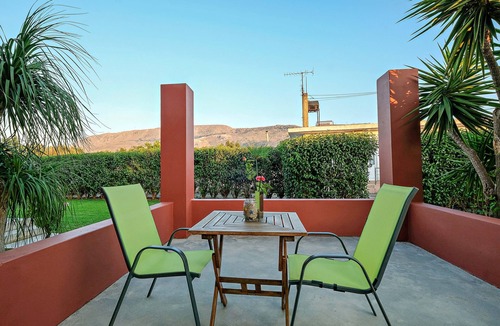 Tsikalaria Villa | Bright villa surrounded by orange trees