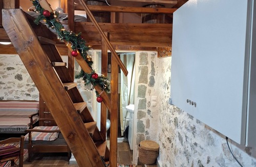 Kymi-Aliveri Apartment | Brilliant 1-bedroom apartment with AC in charming Manikia