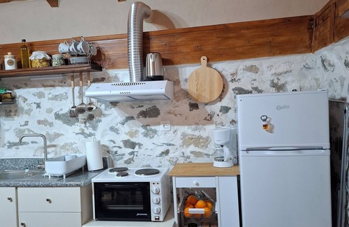 Kymi-Aliveri Apartment | Brilliant 1-bedroom apartment with AC in charming Manikia