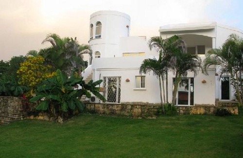 La Mulata Apartment | Budget room in Dominican house with pool