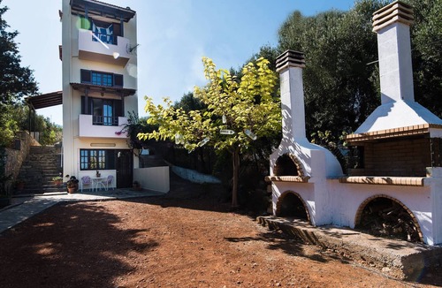 Sissi Apartment | Budget studio 8 km - 5min away from Malia