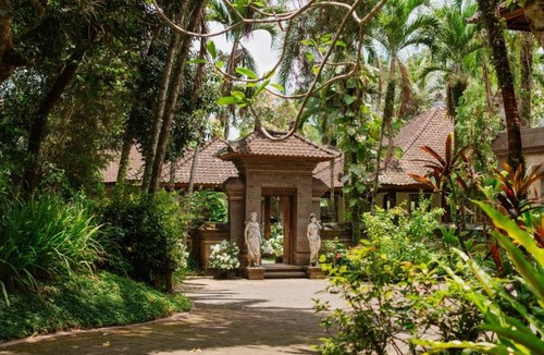 Kemenuh Hotel | Bumi Kinar Heritage