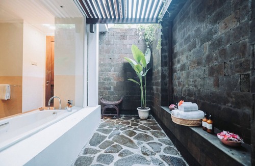 Kemenuh Hotel | Bumi Kinar Heritage