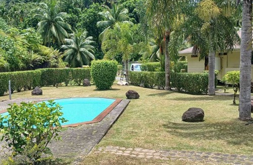 Teahupoo House | Bungalow, pool, sunset, view of the lagoon and Bora Bora PK 8,9. Tenape.