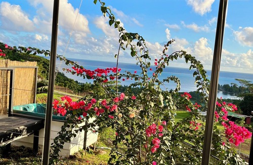 Moorea-Maiao House | Bungalow with magnificent lagoon and mountain views, in a natural setting